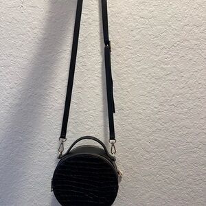 Elegant Black Croc-Embossed Crossbody Bag Gilda Tonelli